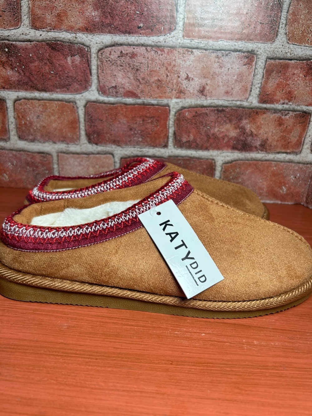 Katydid Camel Slip-On House Slippers with Red Accent L/XL 10/11 New